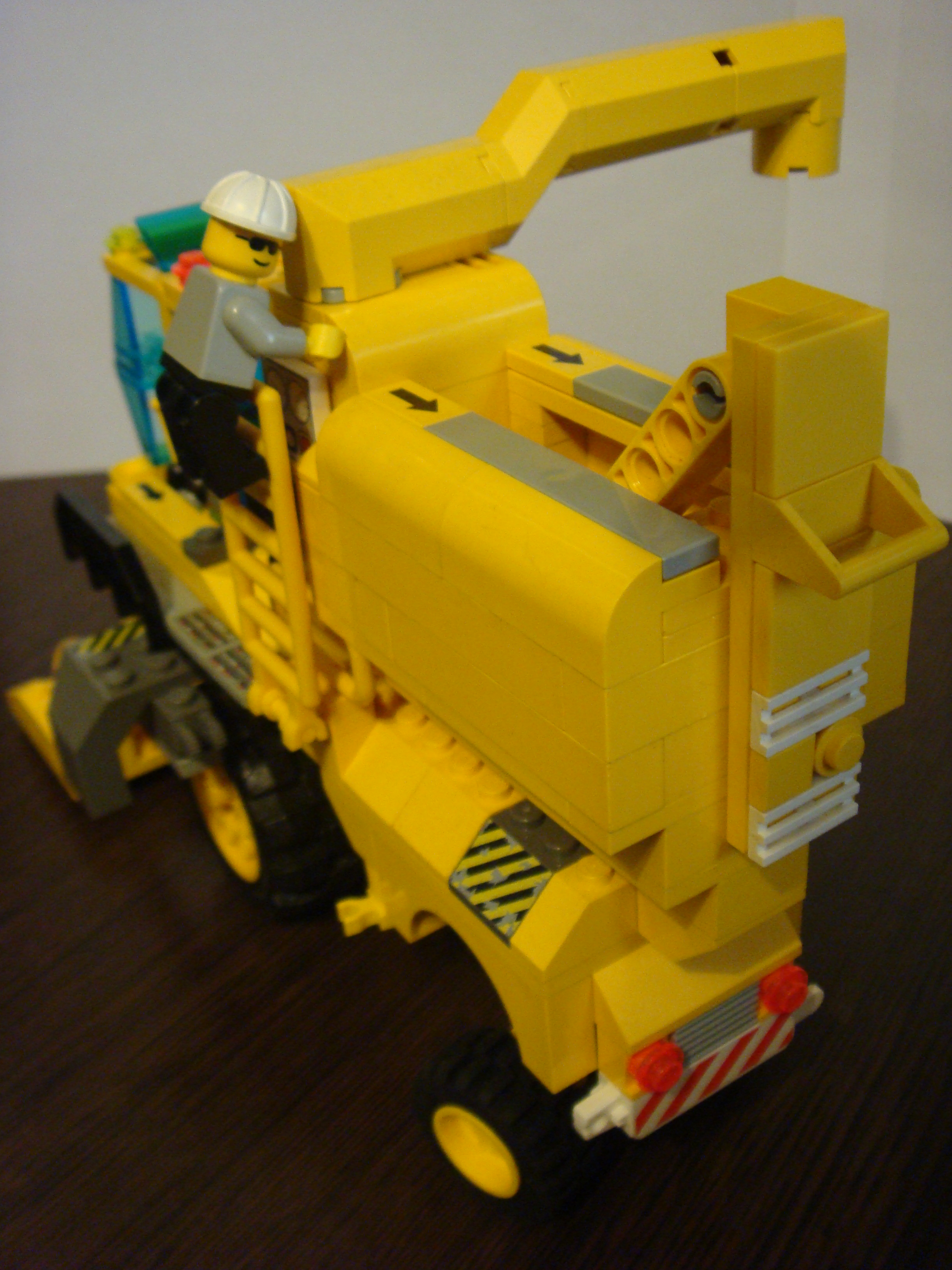 lego_corn_combine_harvester_14_-_clayton.jpg