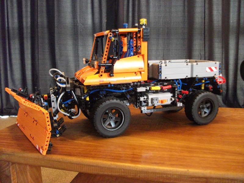 8110_mb_unimog_snow_plow_1.jpg