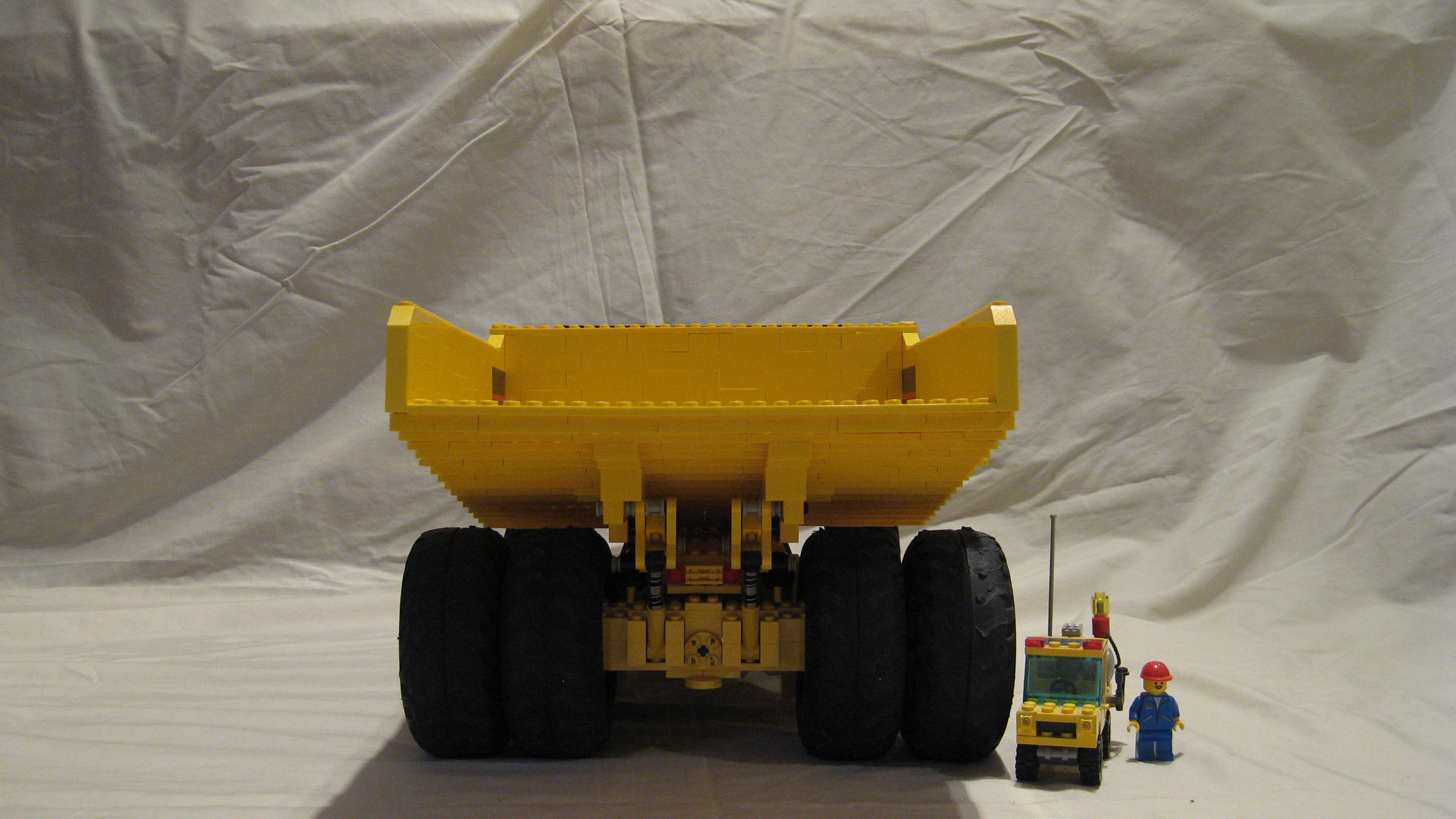 cat-797b_360mt_truck__rear_-_detail-08.jpg