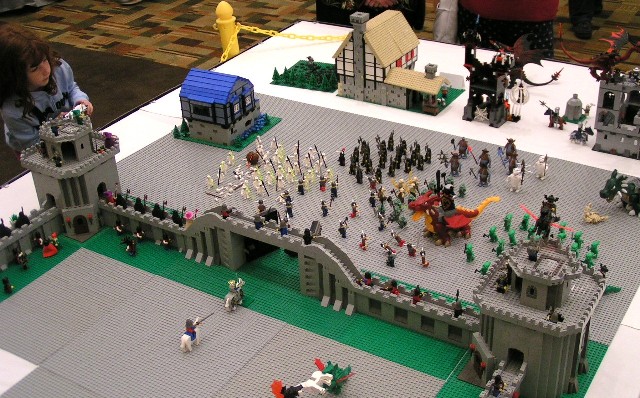 enemy_army_outside_wall1.jpg