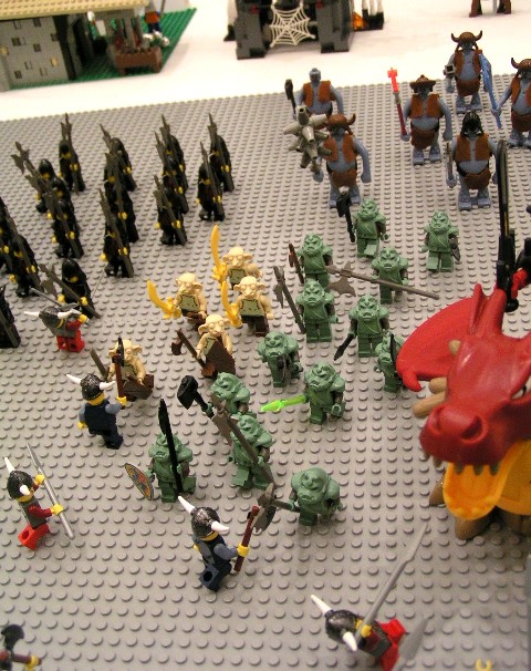 enemy_army_outside_wall3.jpg
