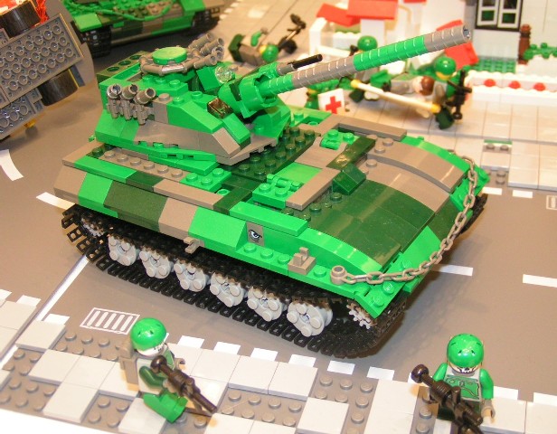 tank_-_chain_on_front.jpg