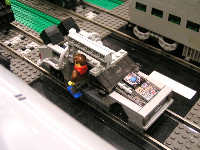 bttf_delorian_on_tracks.jpg