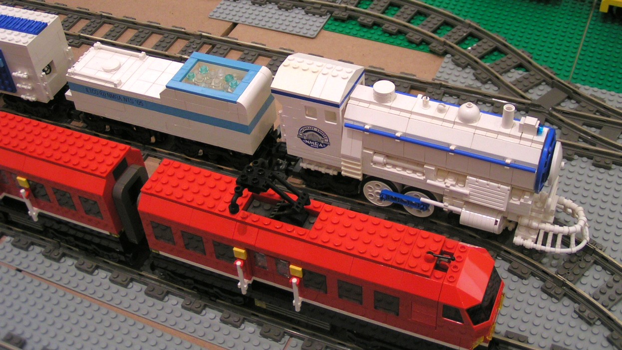 white_cincinnatti_nmra_train_engine.jpg