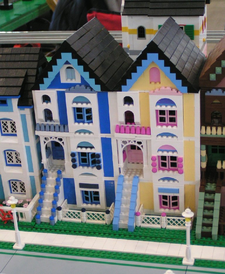 blackroofsandwichhouses1.jpg