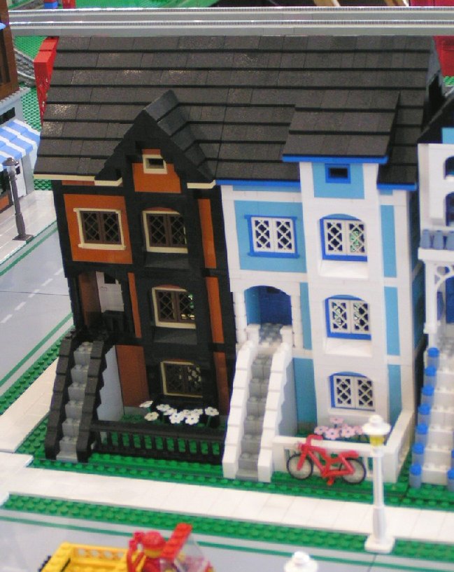 blackroofsandwichhouses2.jpg