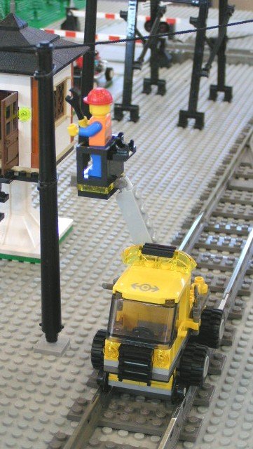 utilityguyfixingpowerpole.jpg
