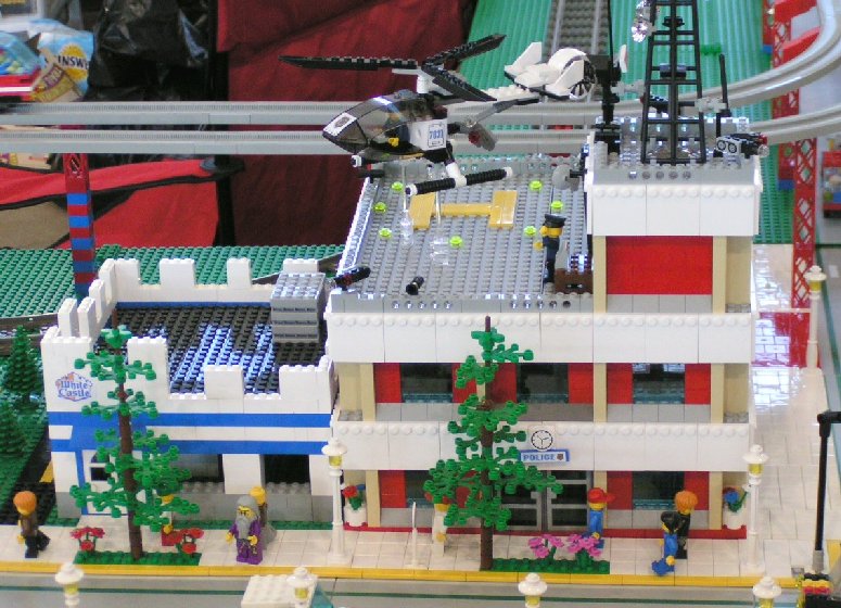 whitecastle-n-policestation.jpg