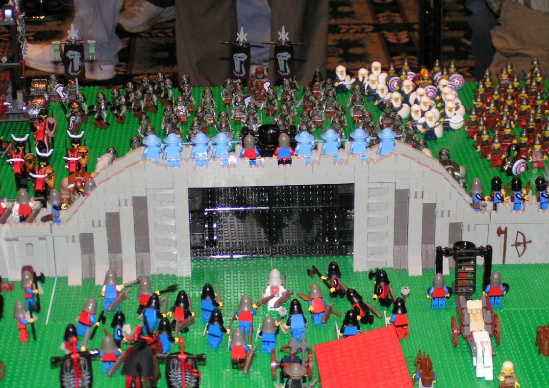 armies_approaching_gate1.jpg