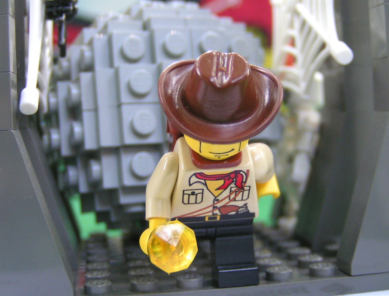indiana_jones_-_running_with_jewel.jpg