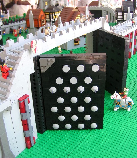 tall_wall_-_gate2.jpg