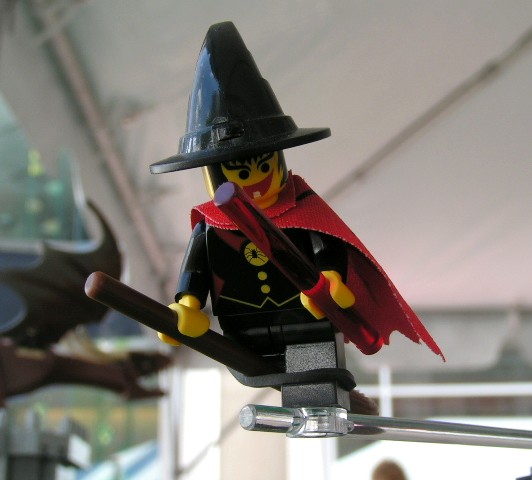witch_flying_on_broomstick.jpg