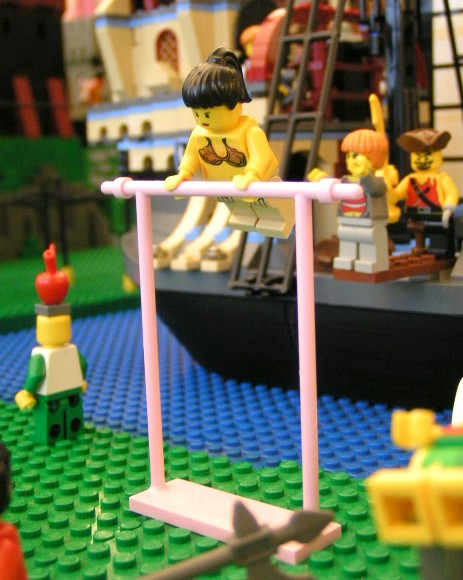 gymnist_on_bar.jpg