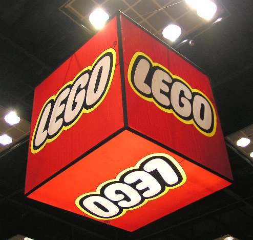 huge_cube_sign.jpg