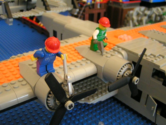 guys_working_on_plane_engines.jpg