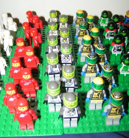 red_classic_space_explorien_unitron.jpg