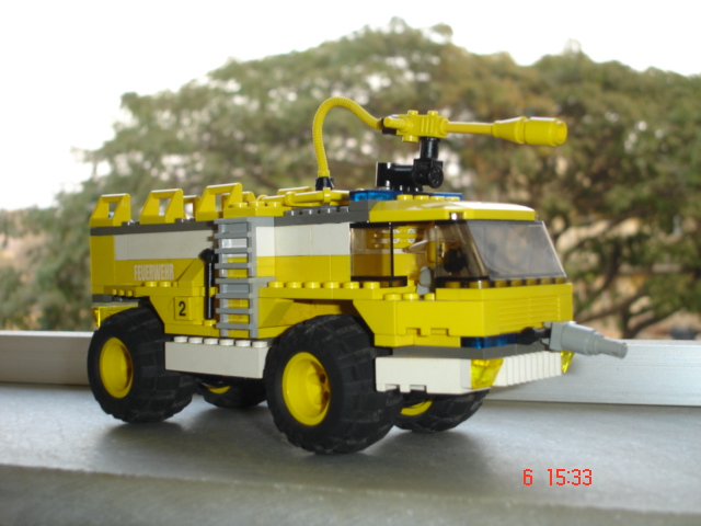 aiport_fire_truck...ready_4_action.jpg