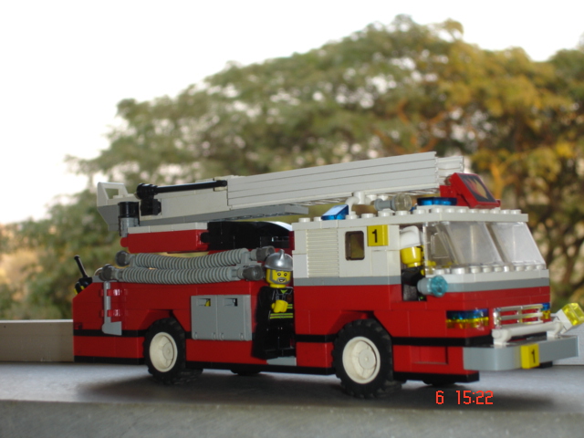 engine_1...my_lego_world_fire_truck.jpg