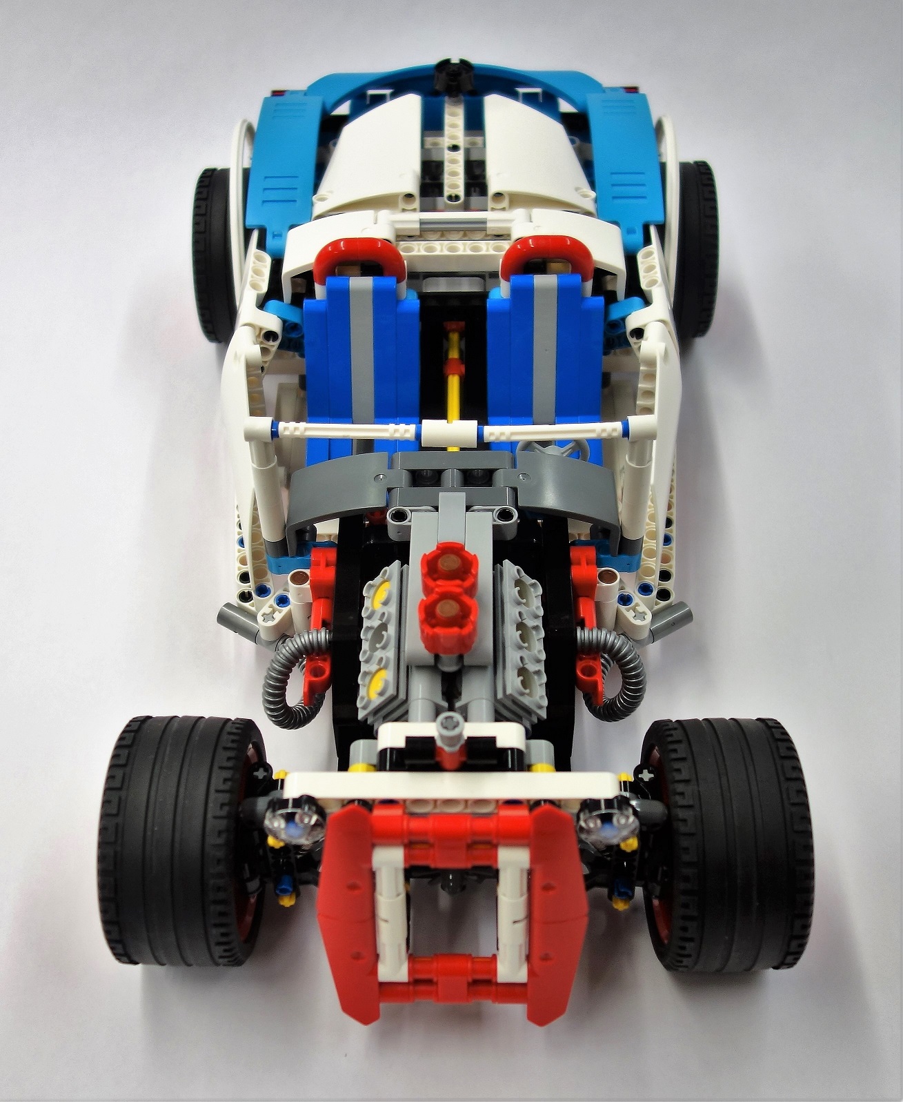 42077_c-model_05.jpg