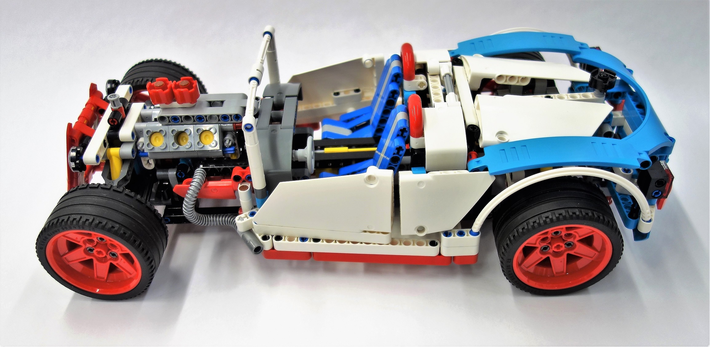 42077_c-model_08.jpg