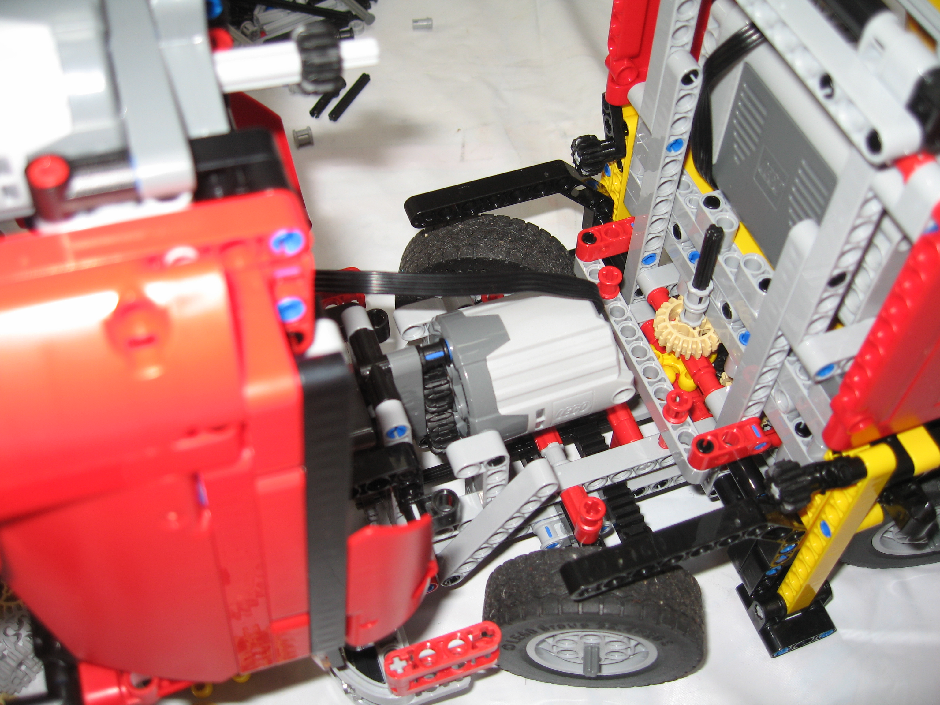 crane_truck_motorized_03.jpg