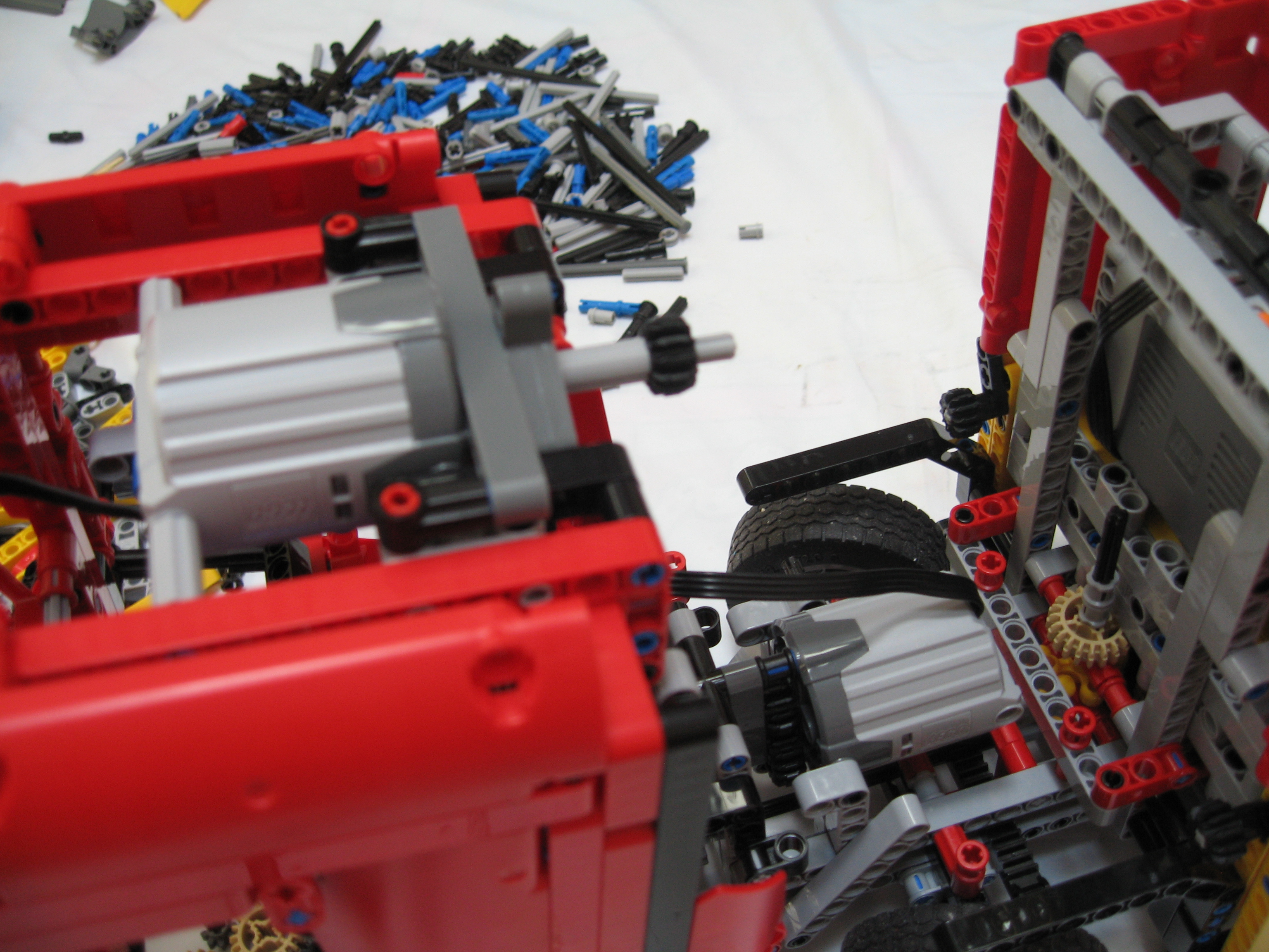 crane_truck_motorized_04.jpg