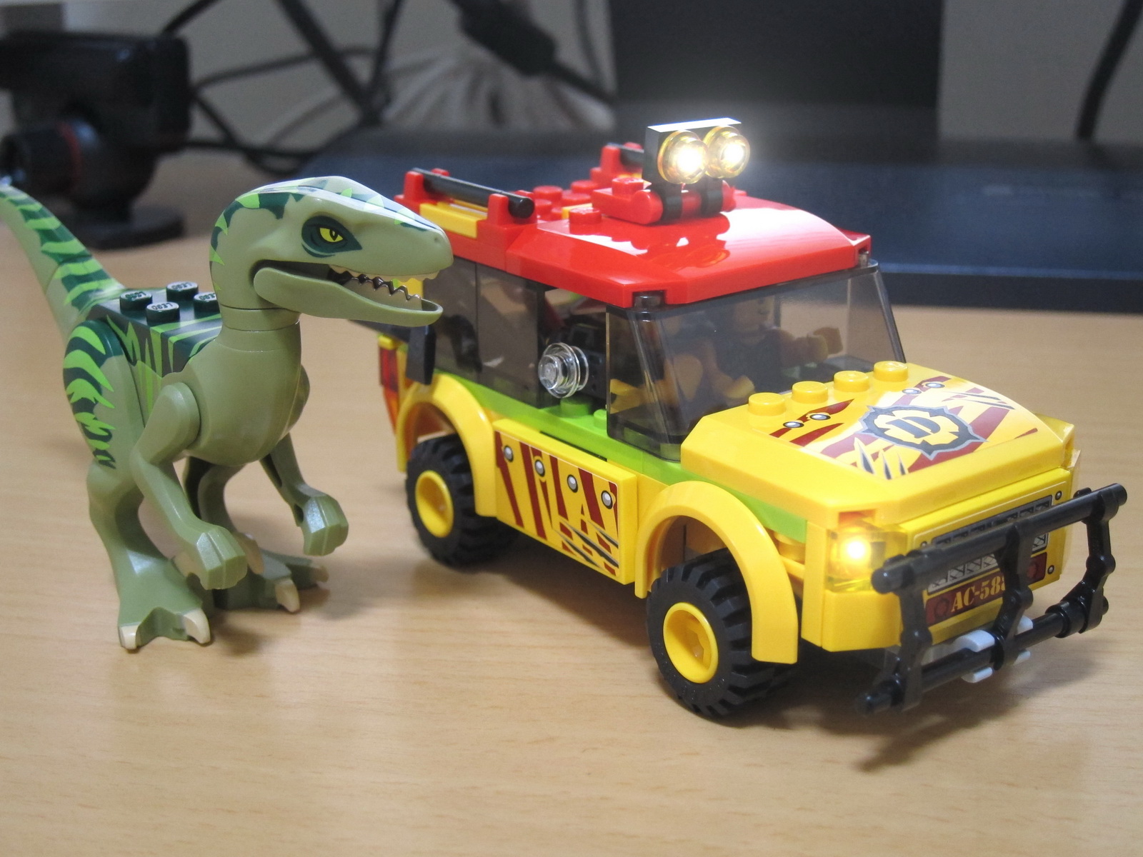 jurassicjeep.jpg