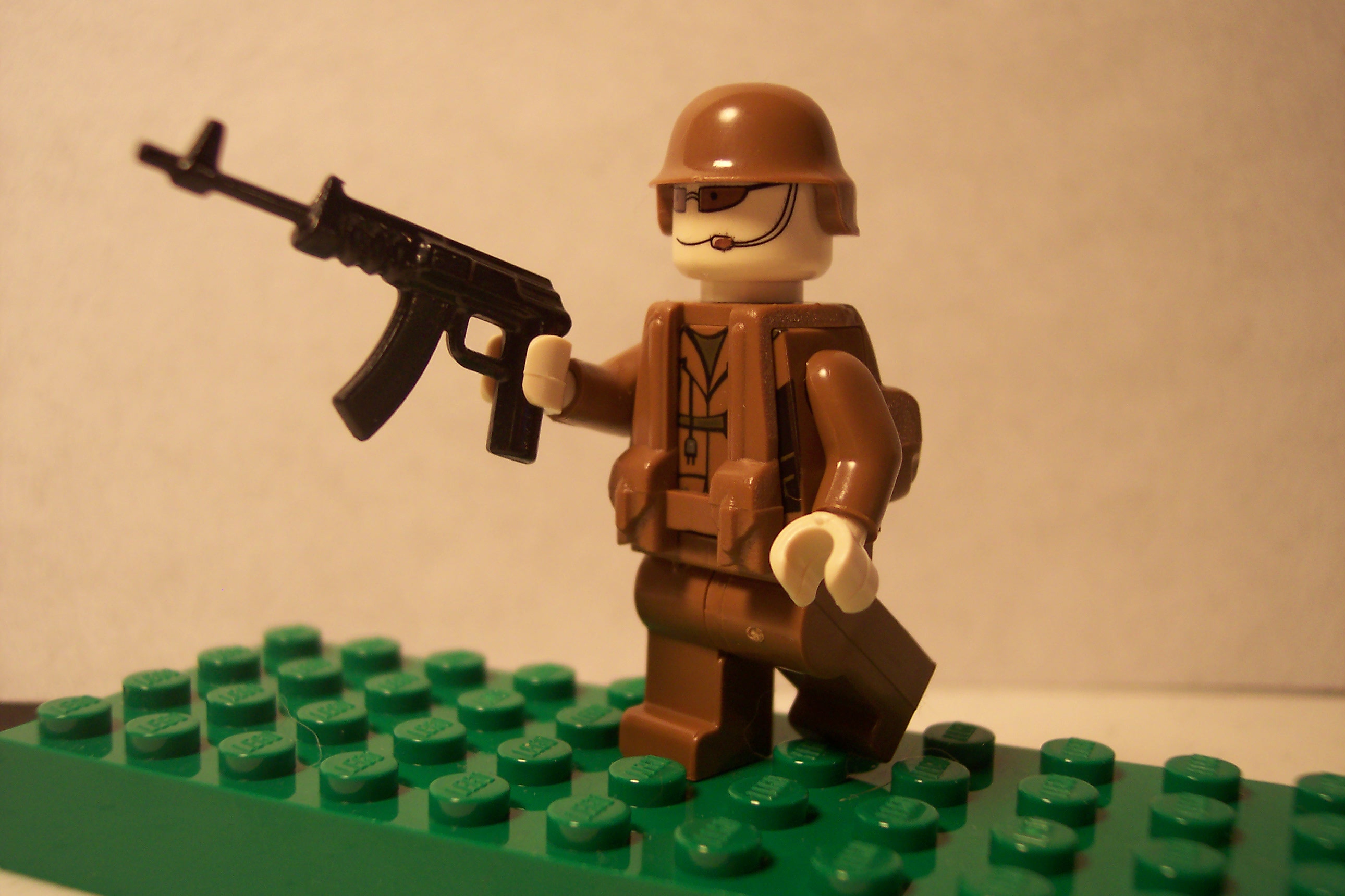 minifig_with_ak.jpg
