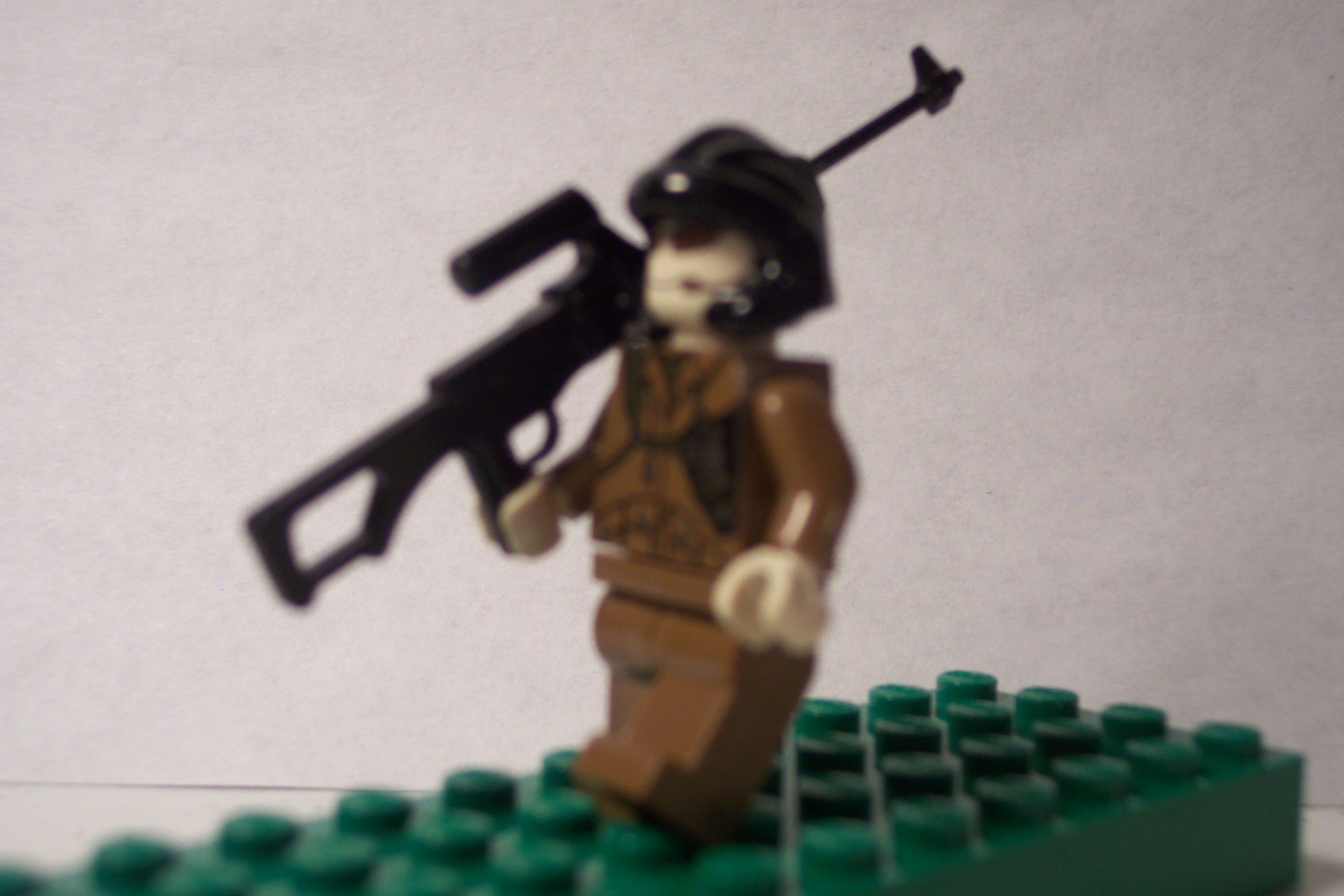minifig_with_machine_gun.jpg