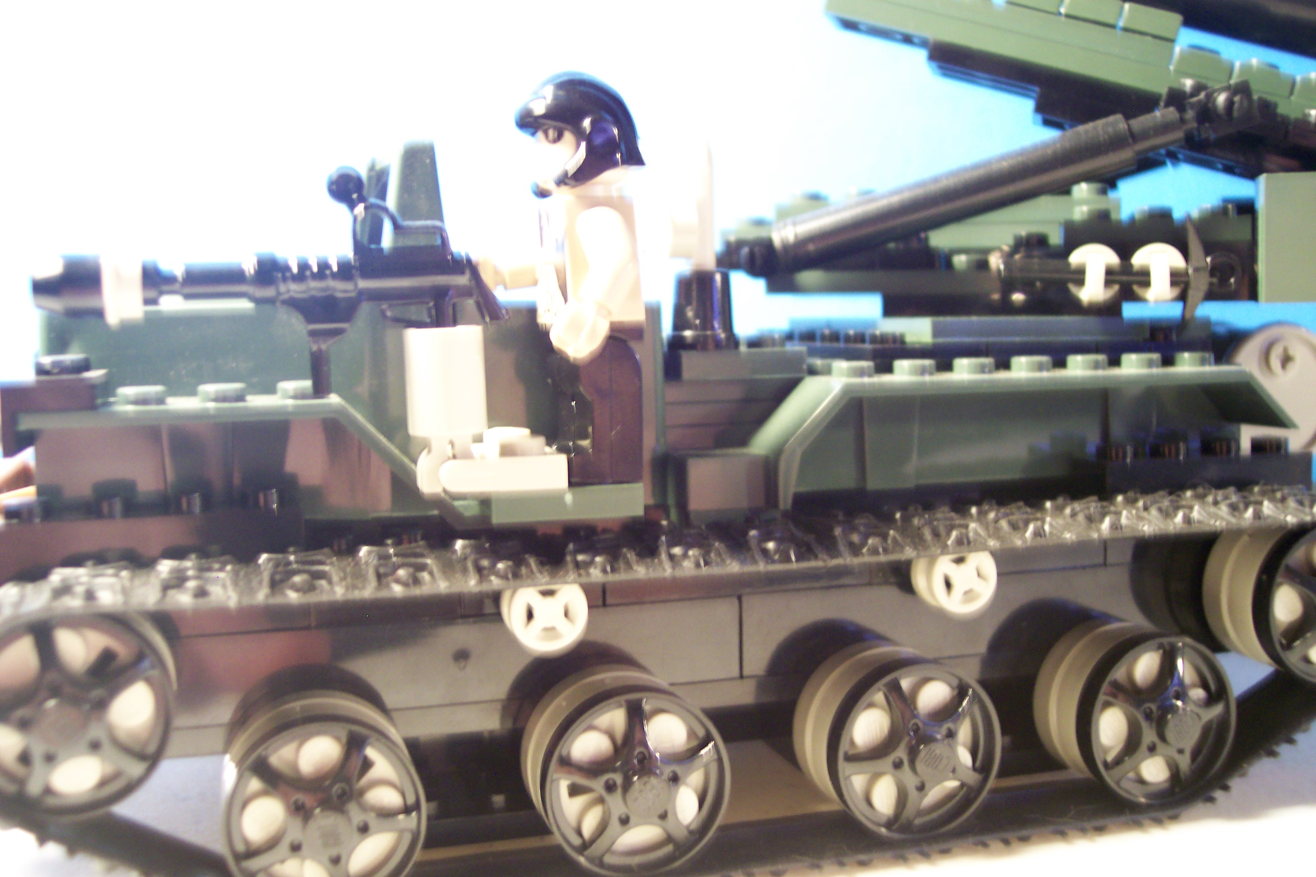 missile_launcher_with_gunner.jpg