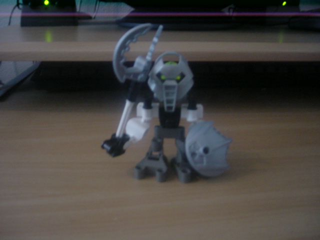 matoran-with-weapon.jpg