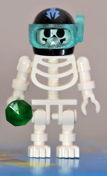 8078-minifig1-skeleton.jpg