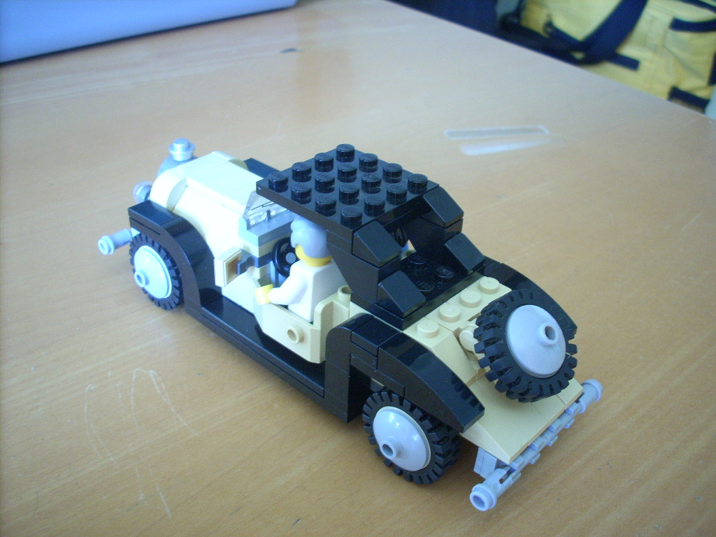 08oldcar.jpg