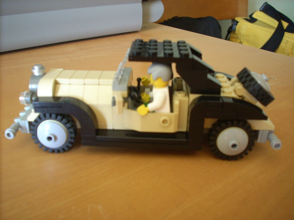 09oldcar.jpg