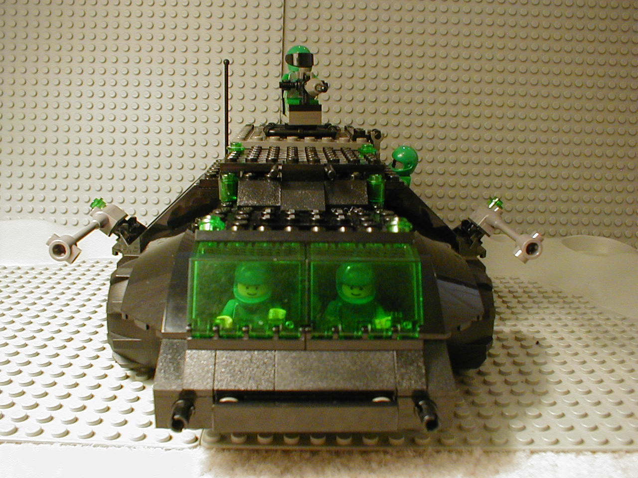 green_squad_tank_front_view.jpg