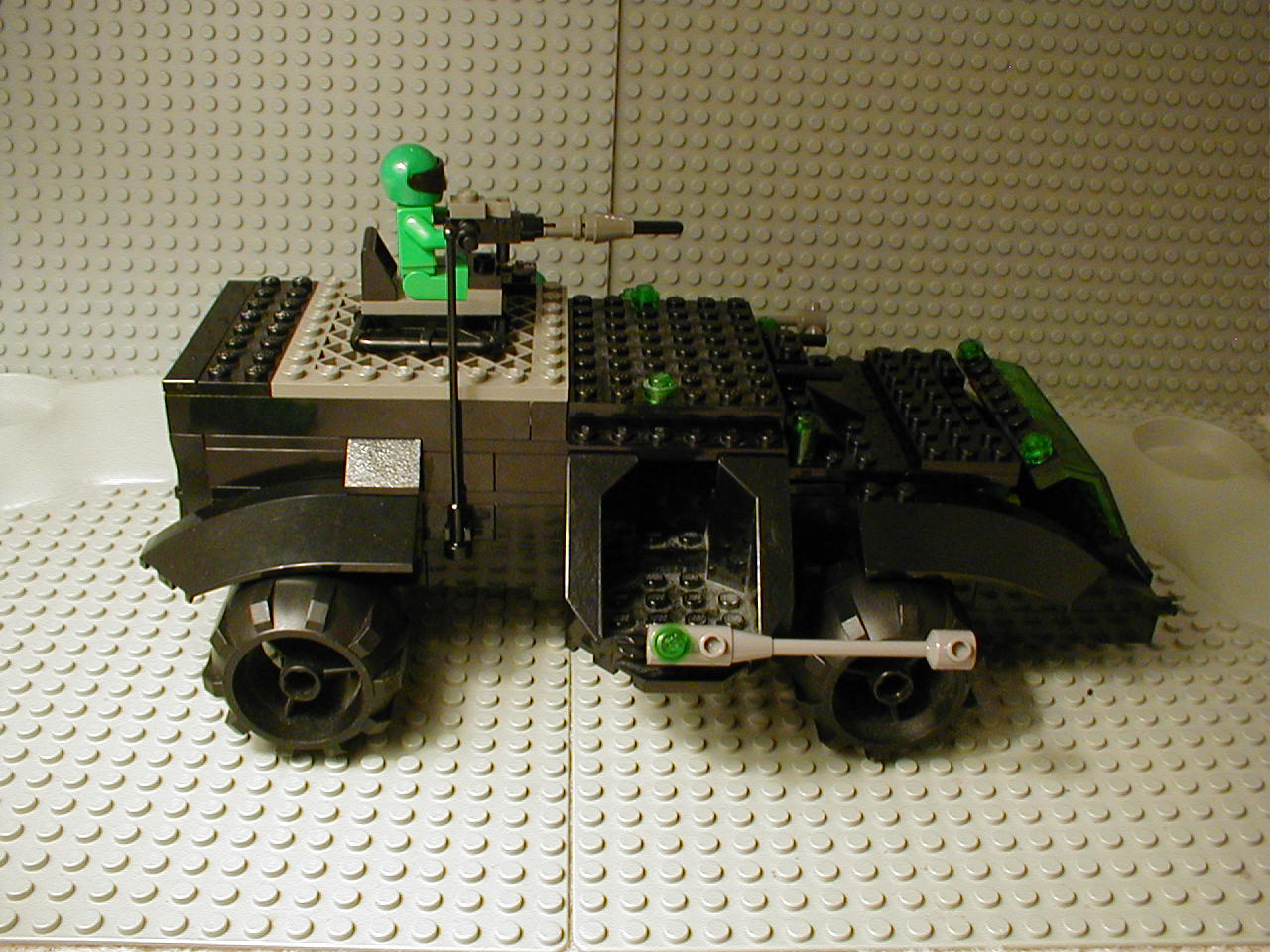 green_squad_tank_side_view.jpg