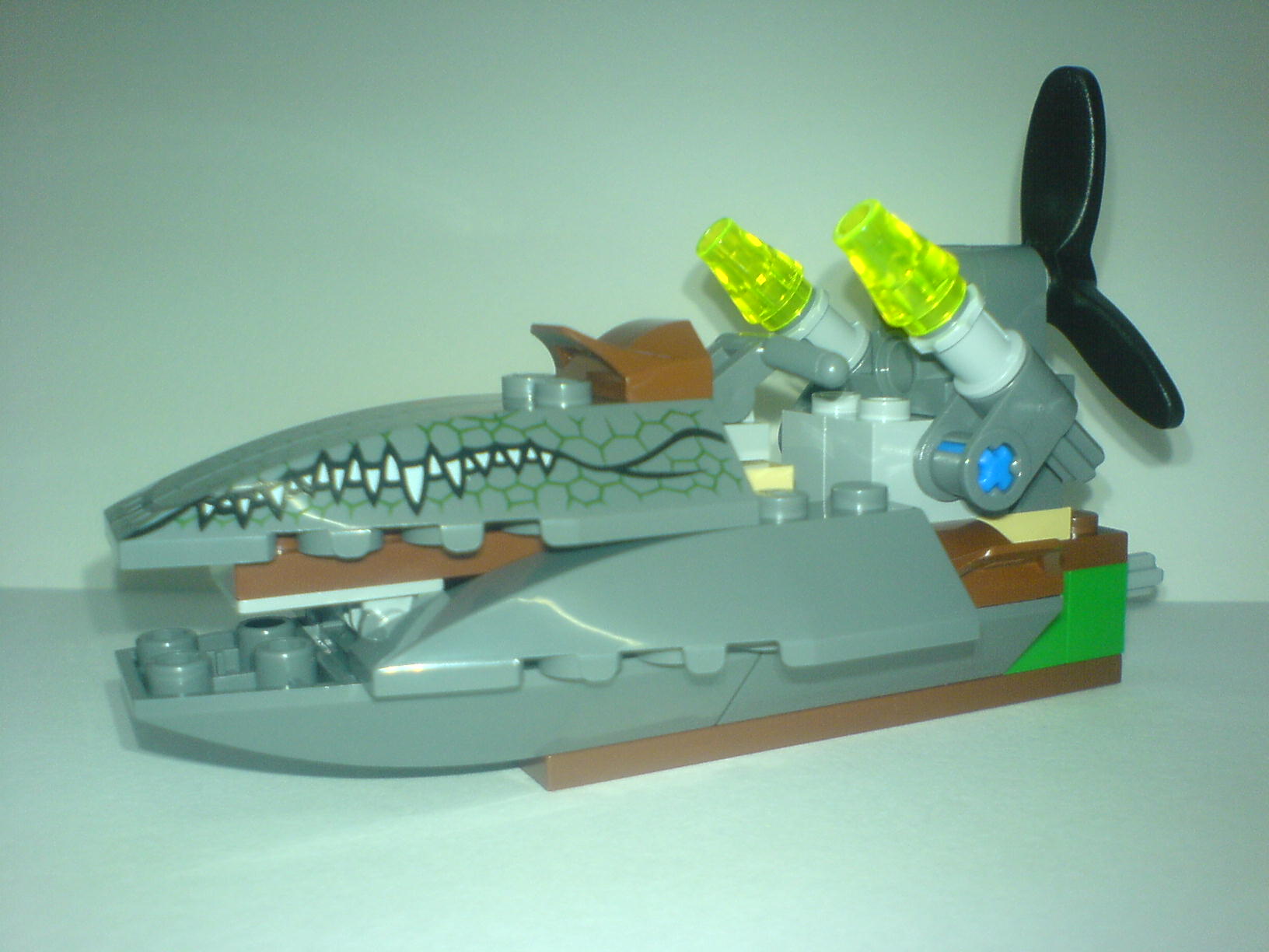 7780-_done-_killer_croc_boat.jpg