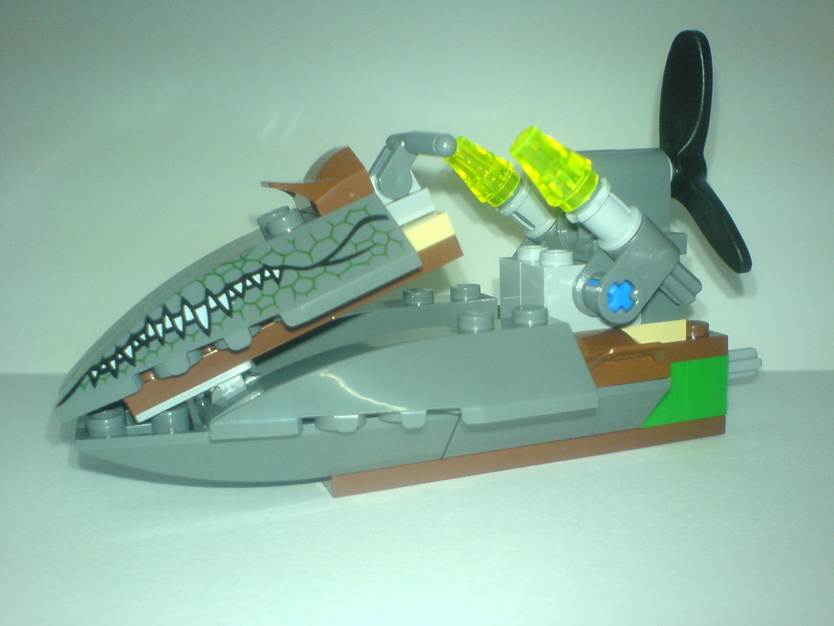 7780-_done-_killer_croc_boat_01.jpg