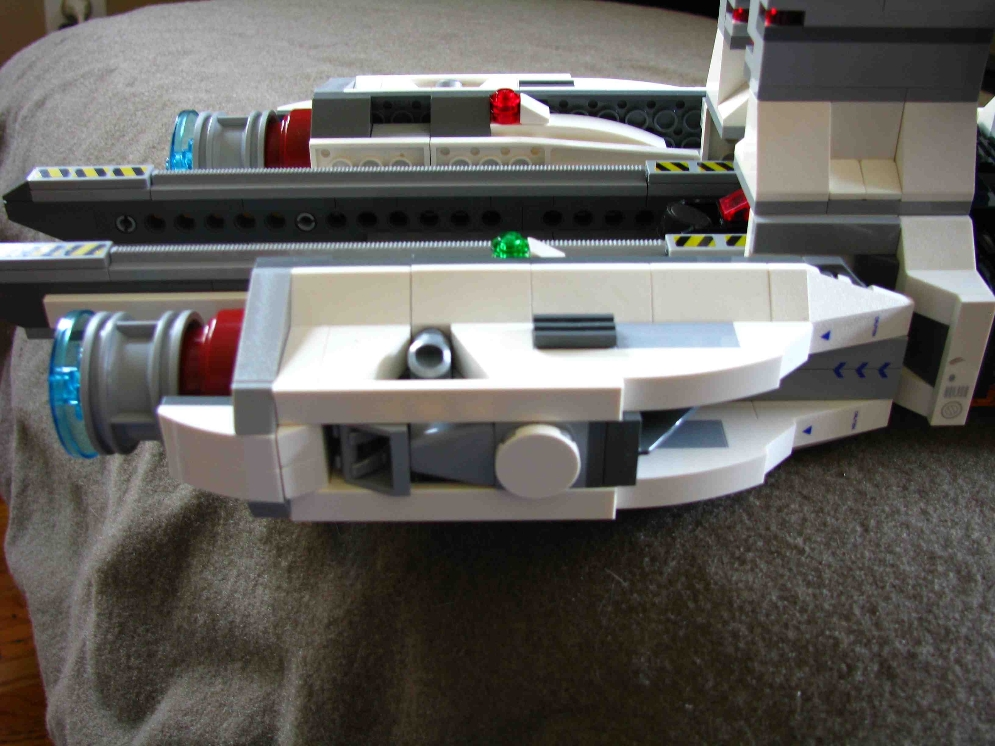 engine_nacelles_and_cargo_platform.jpg