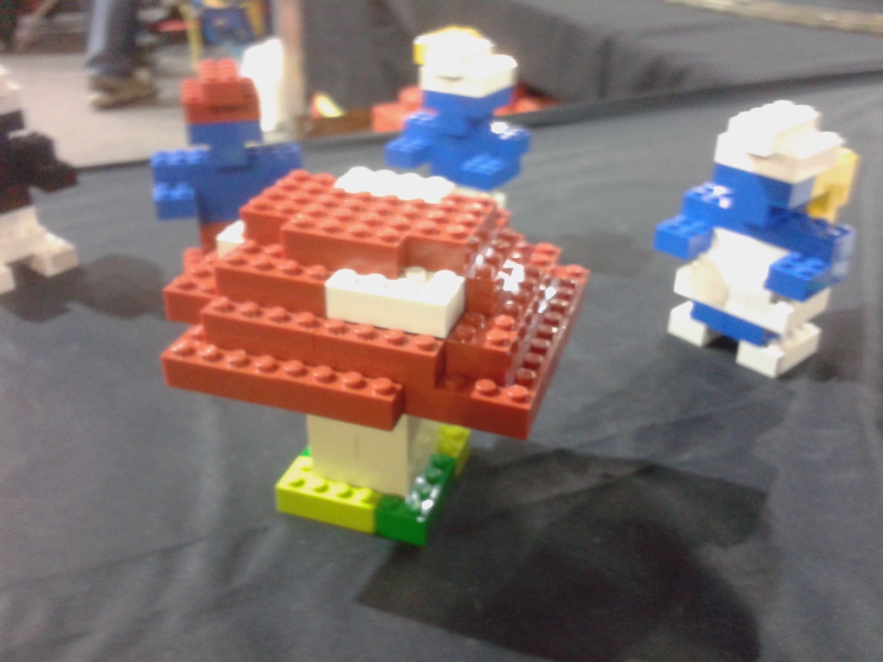 2x4-smurfs-7.jpg