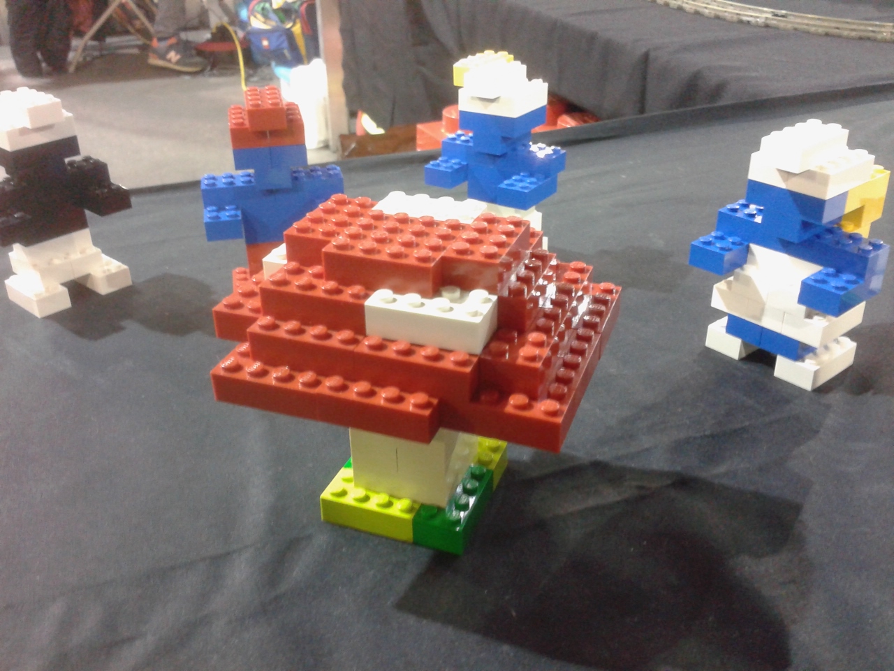 2x4-smurfs-8.jpg