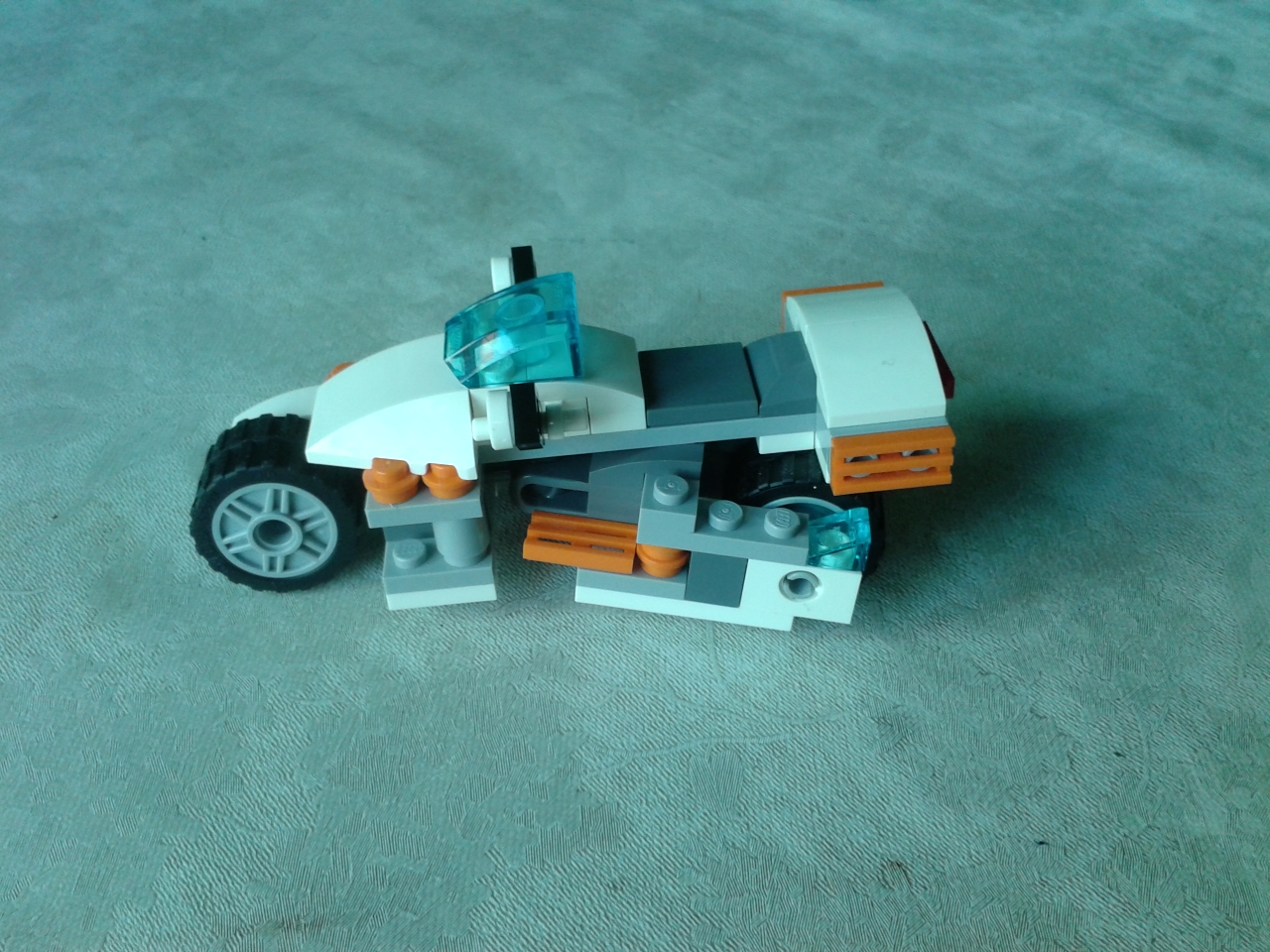 future-flyers-motorbike-01.jpg