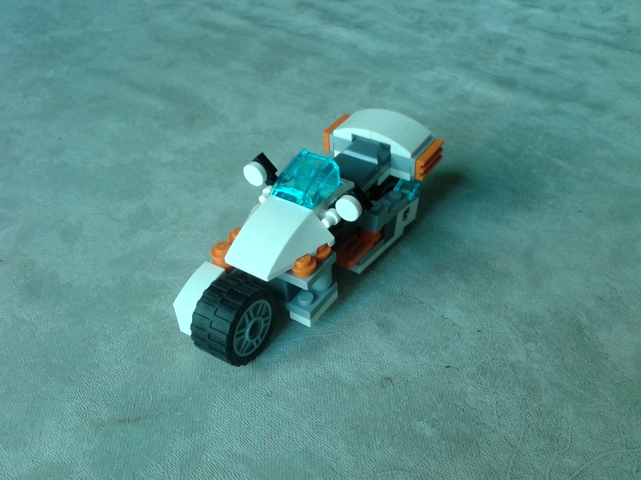 future-flyers-motorbike-02.jpg