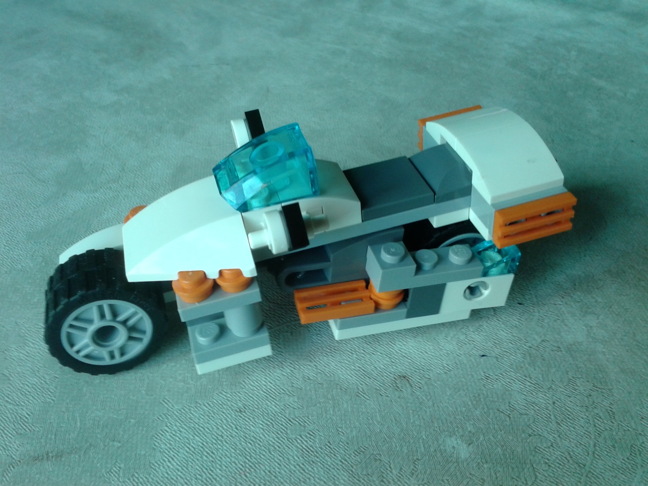 future-flyers-motorbike-05.jpg
