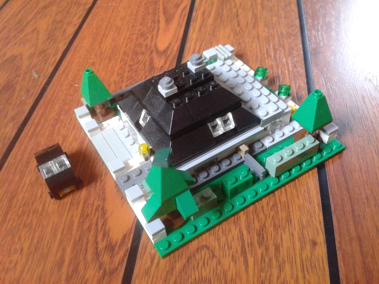 myhouse-microfig-01.jpg