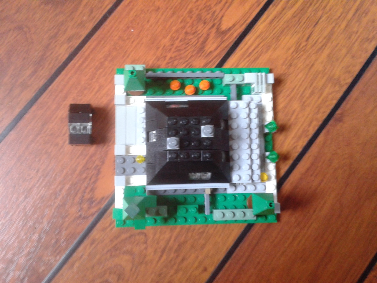 myhouse-microfig-02.jpg