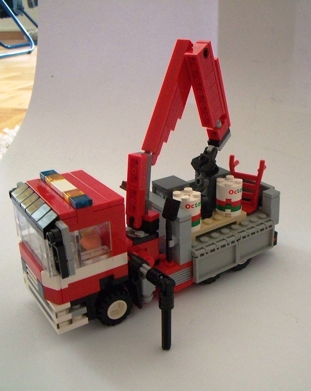 man_firetruck_with_crane_5.jpg