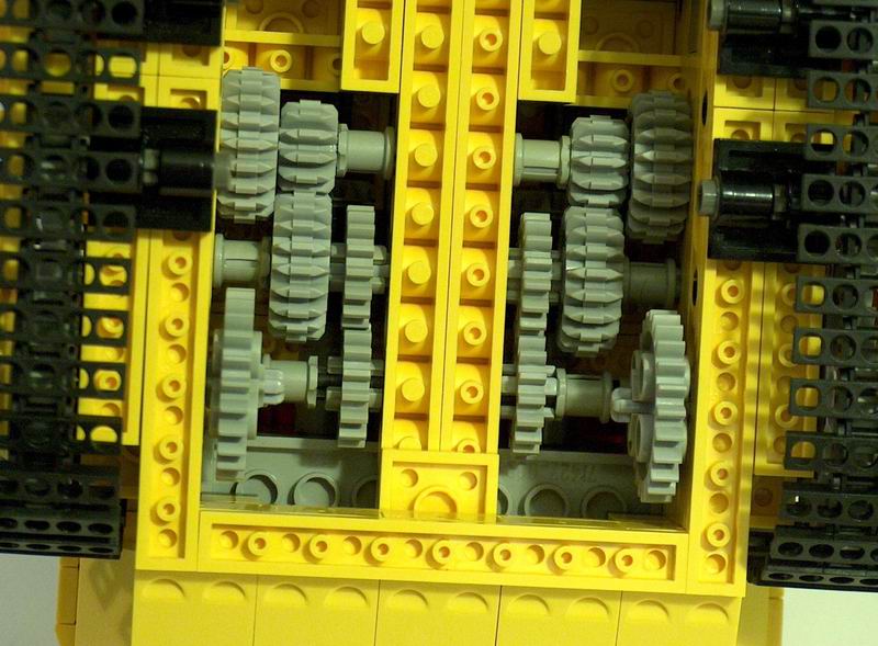 gears_with_motors_hidden_in_the_butt.jpg