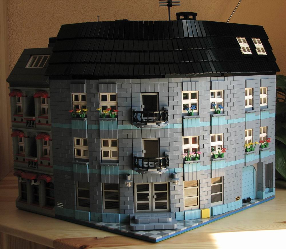 01_-_round_corner_house.jpg