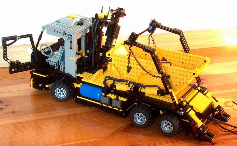 011_with_container_aboard.jpg